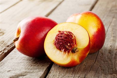 Nectarine Description Peach Nutrition Uses Facts And Cultivation