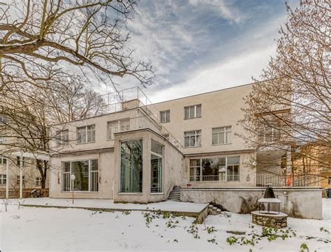 Im anne frank haus fand eine kleine ausstellung über margot frank statt. ALLES FRANK! | 2 Tage rund um die Villa Beer | findART.cc