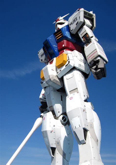 concept robots: Shizuoka Gundam RX-78-2 sculpture
