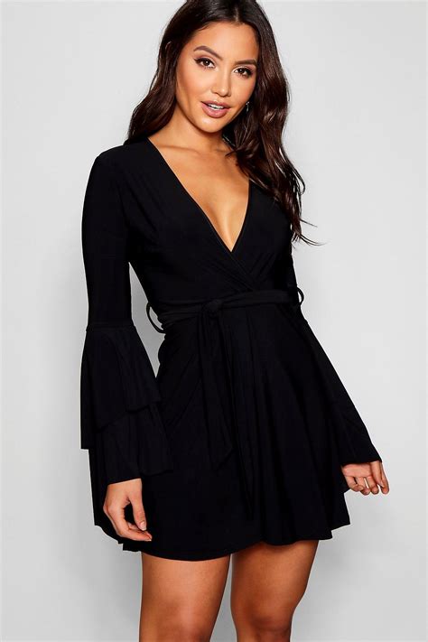 Plunge Neck Flared Sleeve Skater Dress Boohoo In 2020 Cute Short Dresses Long Sleeve Short