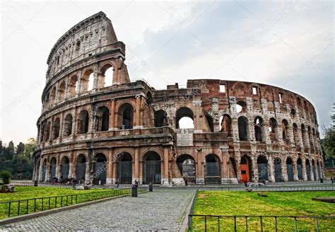 Coliseum In Rome Italy — Stock Photo © Majafoto 2908260