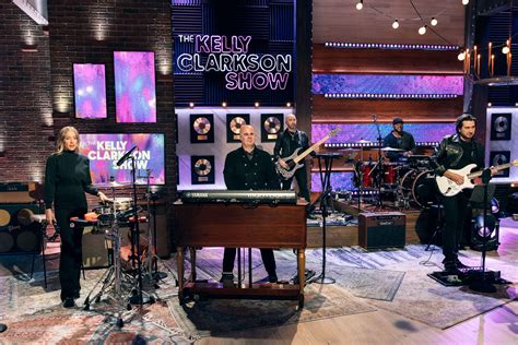 The Kelly Clarkson Show About Kellys Band Yall Nbc Insider