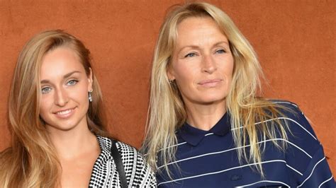 David hallyday entouré de ses filles ilona et emma (septembre 2016). Photos - Estelle Lefébure dévoile le point commun entre ...