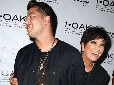 Kris Jenner A Mis Son Fils Rob Kardashian à La Porte Closer
