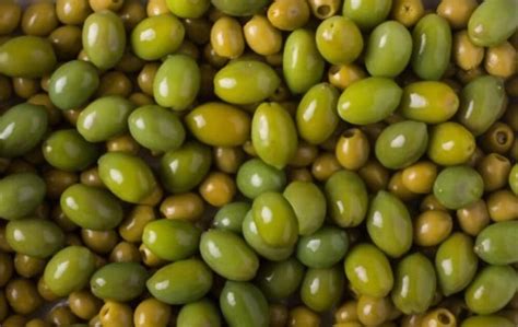 Black Olives Vs Green Olives Whats The Difference Americas Restaurant