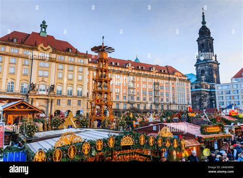 Dresden Germany 16 December 2016 People Visit Christmas Market