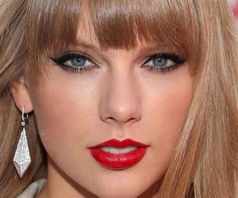 Taylor Swift Makeup Fashion Style Share