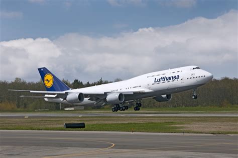 Lufthansa Takes Delivery Of First 747 8 In Airline Configuration Air