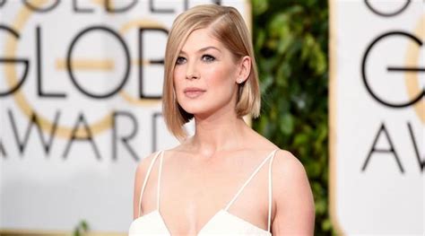 Rosamund Pike Is ‘comfortable Being Number Two Hollywood News The