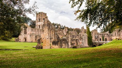 Fountains Abbey Fountains Abbey In Yorkshire England The Flickr