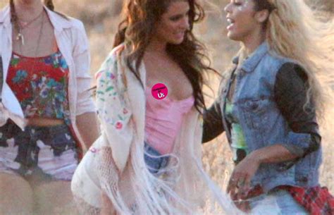 Lea Michele Nip Slip Glee Star Has Wardrobe Malfunction On Music Vide
