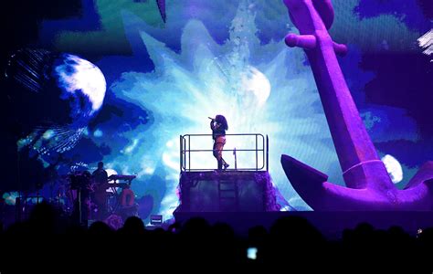 Sza Covers Erykah Badu And Debuts Sos Songs At Arena Tour Opener