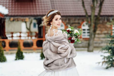 7 Style Tips For Winter Wedding Brides