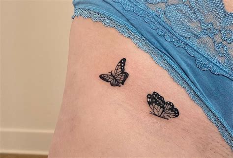 monarch butterfly tattoos on hip