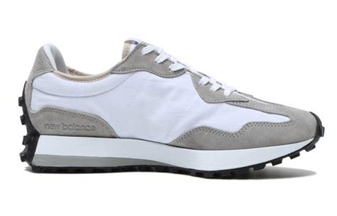 Going over the new balance 327 collaborations, each features a mixture of navy denim, grey, and stonewash on the lateral side while the medial side comes with white nylon. New Balance｜Levi's®との"第2弾"コラボよりデニム仕様の「327」が登場!2020年11月10日 抽選