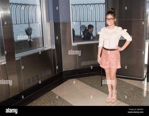 New York Usa Th Jan Madisyn Shipman Visits The Empire State Building In New York