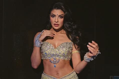 jacqueline fernandez looks like the perfect desi girl in her bo ld ethnic look