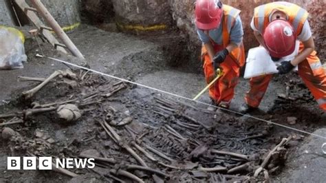 Possible London Plague Pit Found By Crossrail Bbc News