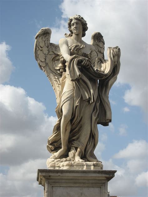 One Statues Angels On Berninis Bridge Of Angels In Rome Estatuas