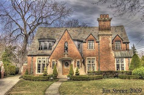 10 English Tudor Style House