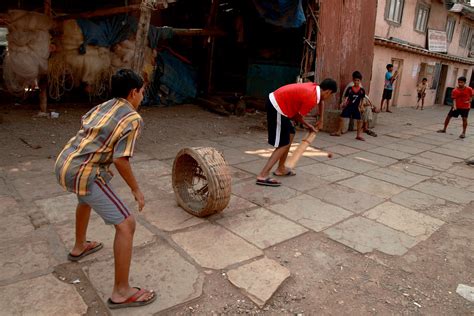 Gully Cricket In Mumbai In Every Corner You See Kids Play Flickr