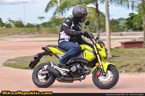 The honda msx125 sf has a seating height of 760 mm and kerb weight of 104 kg. Road test: Honda MSX 125 - Mini but mighty - BikesRepublic