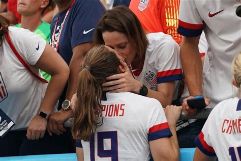 a note on kelley o hara kissing her girlfriend after the world cup glamour