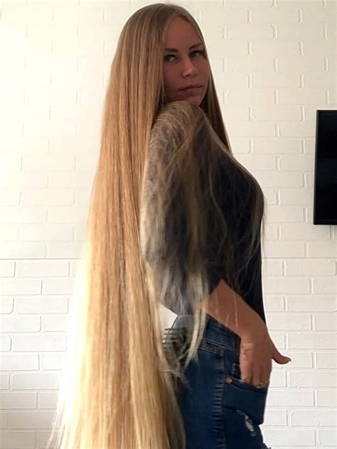 Video Blonde Beauty With Long Healthy Hair Realrapunzels