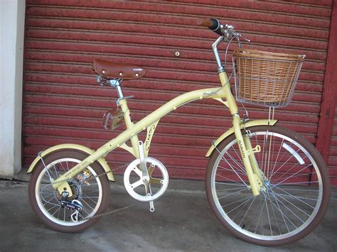 Kombinasi warna dengan artikel 76+ campuran warna kuning sama oren berikut ini. Basikal2u: BASIKAL 20" RALLY