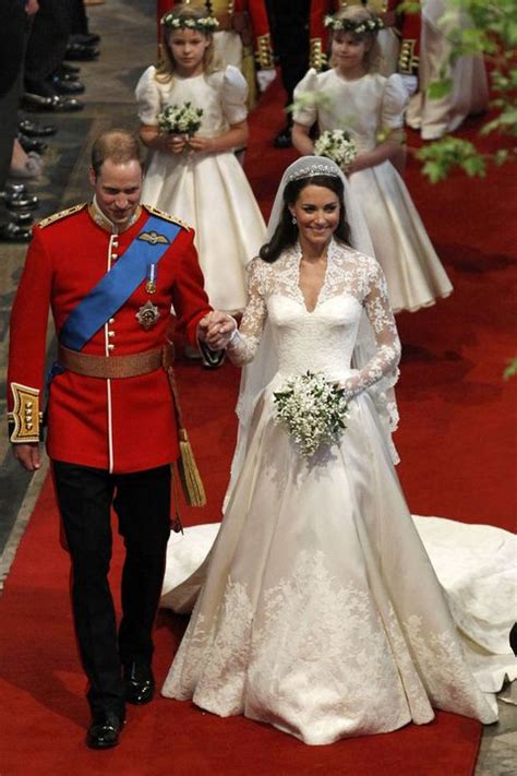 To accent the bodice's narrow waist, burton added a little extra oomph below the midsection. 10 Things You Didn't Know About Kate Middleton's Wedding ...