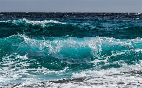 Download 3840x2400 Wallpaper Blue Sea Wave Shore Water 4k Ultra Hd