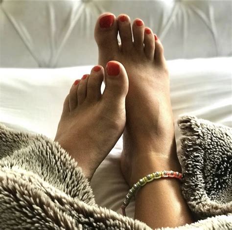 legs feet toes on tumblr