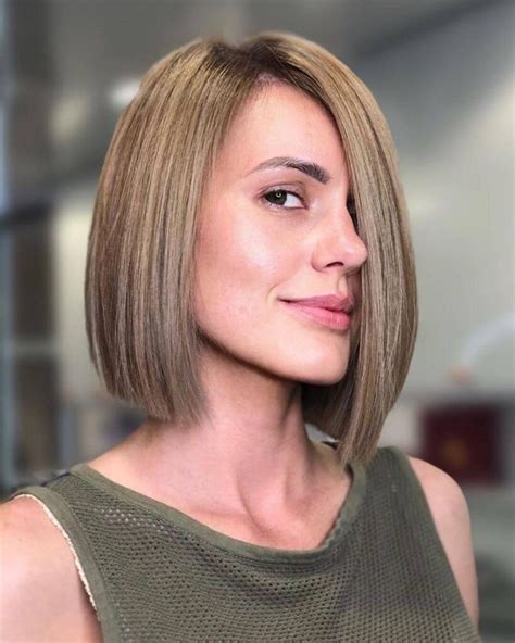 Medium straight haircuts with side bangs and layers. 30 Best Short Layered Bob Hairstyles - Petanouva