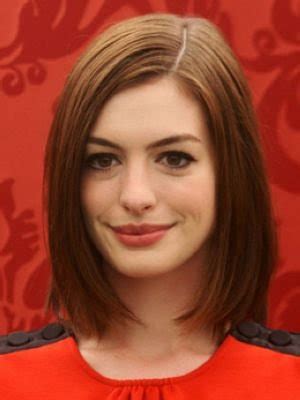 Go for a choppy layered short haircut with a heavy side part. Hairstyle & Haircut: Hollywood actresses spring and summer ...