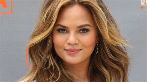 Chrissy Teigen Stretch Marks Body Image And Rum