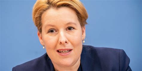 Giffey will unterhaltsrecht zu gunsten der väter reformieren. Giffey stellt BKA-Zahlen vor: „Unerträglicher Zustand ...