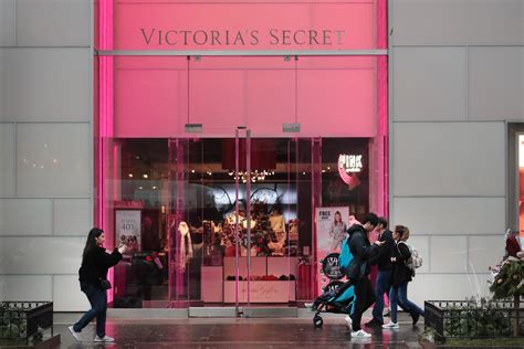 victoria s secret exec accused of sexually harassing employees and