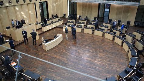 Federal council), one of the two legislative chambers of the federal republic of germany. Bundesrat: Das hat die Länderkammer beschlossen ...