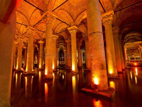 Cisterna Estambul Turquía De La Basílica Foto de archivo Imagen de recorrido agua