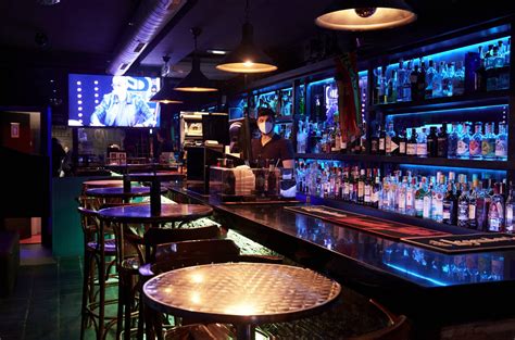 los locales de ocio nocturno de barcelona podrán reabrir temporalmente como bares