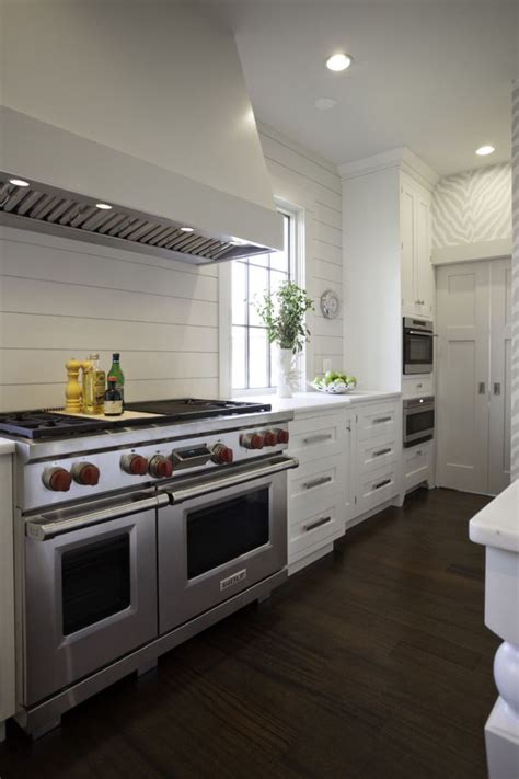 White Shiplap Wallpaper - WallpaperSafari