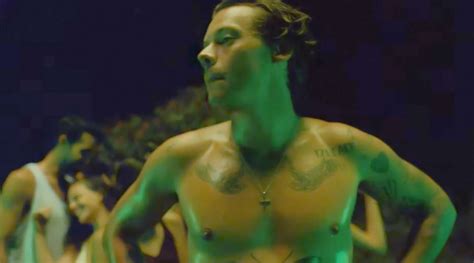 All the lights couldn't put out the dark running through my heart lights up and they know who you are know who you are do you know who you are? Harry Styles' Sexy Screenshots From the 'Lights Up' Video ...