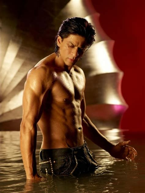 Watch Out For Shah Rukh Khan S Sexy Eight Pack Abs In Happy New Year