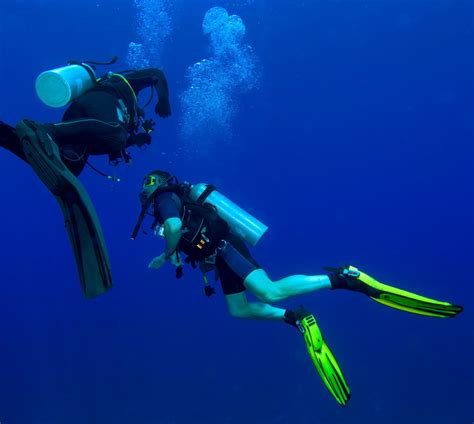 As you have probably guessed, you won't be able to breathe when the tube is submerged in water, since it will be reliably sealed. What is a Rebreather and How does it Work? - Thrillspire