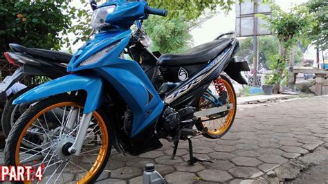 Kamu bisa merubah beberapa bagian yang memang perlu dirubah, misal seperti mengganti kedua velg depan dan belakang salah satunya seperti mengganti baud orisinil dengan monel, menggunakan decal stiker dan lain sebagainya. MODIFIKASI YAMAHA VEGA ZR | YAMAHA VEGA INDONESIA - YouTube