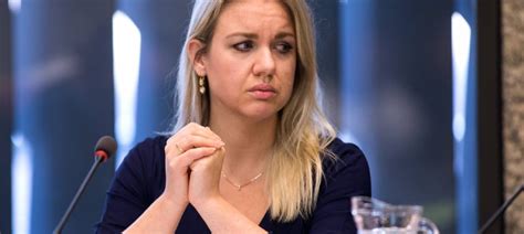 De hardwerkende en authentieke volksvertegenwoordiger @femkemerel van @splinter voegt wel iets toe aan de tweede kamer en het zou mooi zijn als zij de kans krijgt van de kiezer. PvdD-Kamerlid vertrekt uit onvrede over partijkoers ...