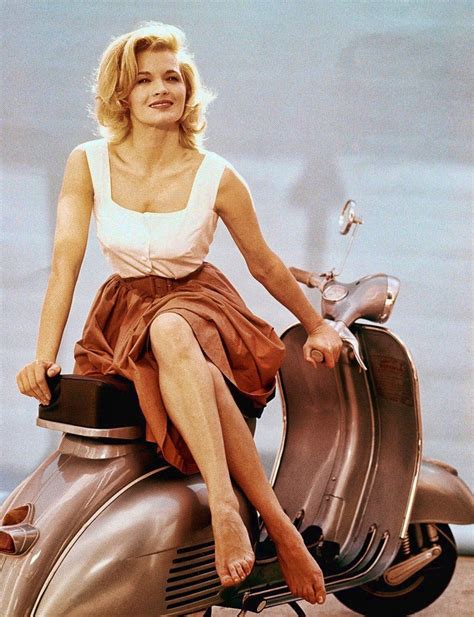 Angie Dickinson En “jessica” 1962 Vespa Girl Vespa Scooter Girl