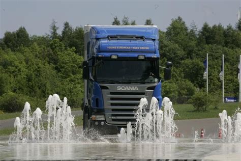 Zeittrans gmbh sucht für tägliche verkehre lkw fahrer mit. ADAC und Scania suchen den sichersten Lkw-Fahrer - Magazin