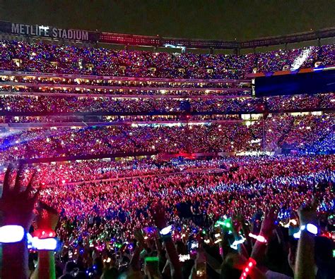 Xylobands Light Up Coldplay A Head Full Of Dreams With Images
