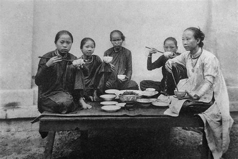 Trang Phục Của Phụ Nữ Sài Gòn đầu Thế Kỷ 20 Báo Phụ Nữ Việt Nam